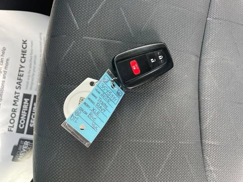 Used 2025 Toyota RAV4 XLE AWD/4WD image 29