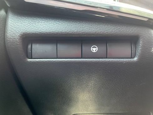 Certified 2025 Nissan Kicks SR AWD/4WD image 10