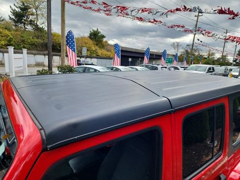 Used 2019 Jeep Wrangler Unlimited Sahara AWD/4WD image 9