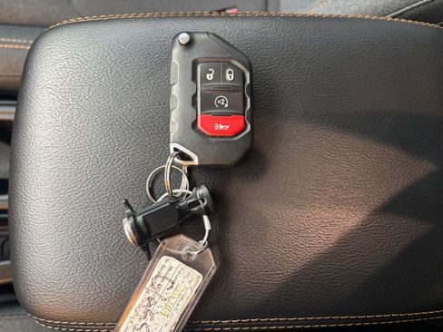 Used 2025 Jeep Wrangler Sahara image 22