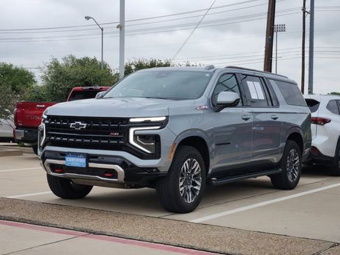Certified 2025 Chevrolet Suburban Z71 AWD/4WD image 2