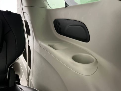 Used 2024 Chrysler Pacifica Limited FWD image 39