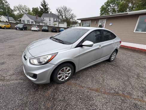 Used 2012 Hyundai Accent GLS FWD image 1