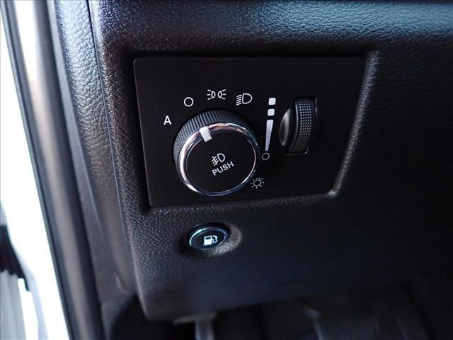 Used 2019 Jeep Grand Cherokee Altitude AWD/4WD image 13