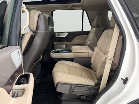 Used 2023 Lincoln Navigator Reserve AWD/4WD image 20