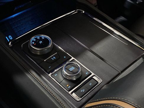 Used 2024 Ford Expedition Max Platinum image 9