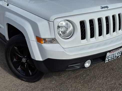 Used 2017 Jeep Patriot Latitude AWD/4WD image 6