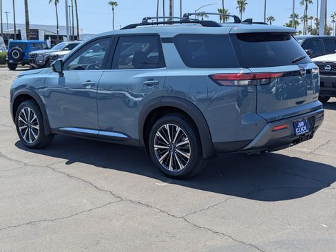 New 2026 Nissan Pathfinder Platinum FWD image 4