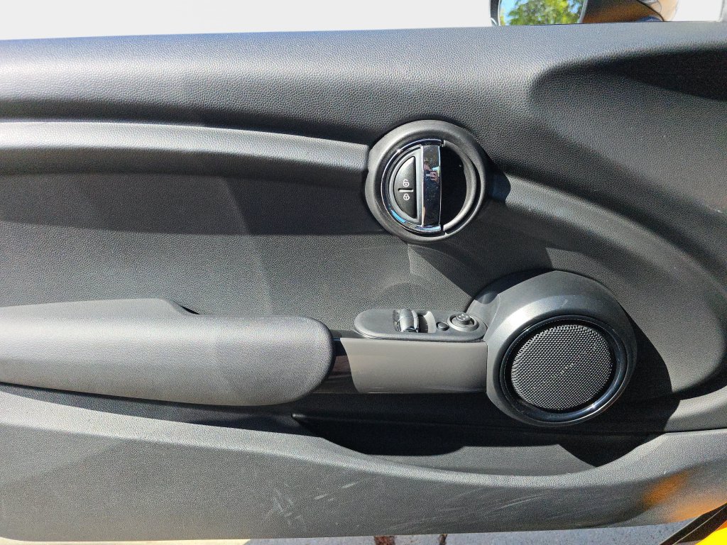 Used 2015 MINI Cooper 2-Door Hardtop FWD image 21