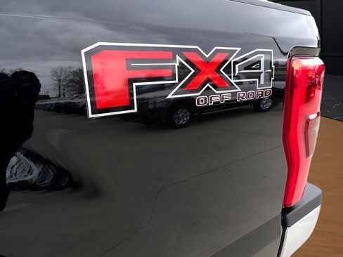 Used 2017 Ford F250 Lariat w/ Lariat Value Package image 32