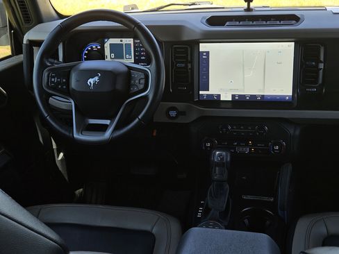 Used 2023 Ford Bronco Wildtrak image 31