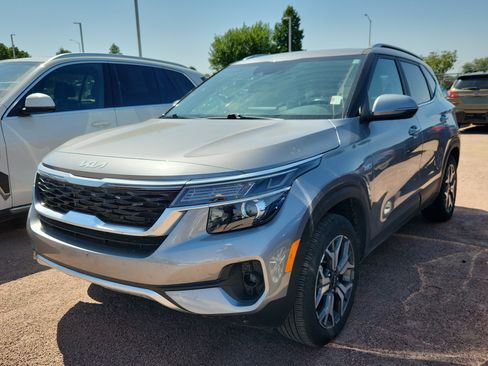 Used 2023 Kia Seltos EX AWD/4WD image 3