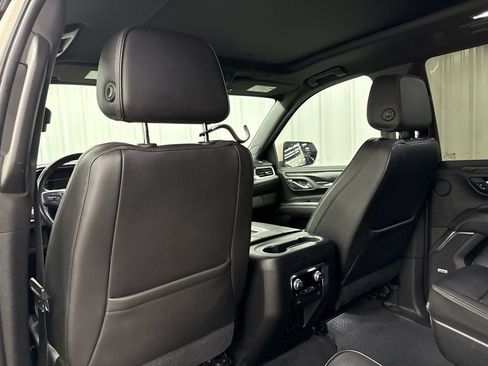 Used 2021 GMC Yukon Denali w/ Denali Premium Package AWD/4WD image 14