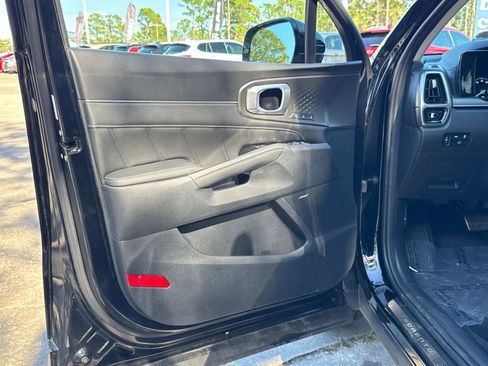 Used 2023 Kia Sorento SX image 17