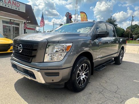 Used 2021 Nissan Titan SV w/ SV Convenience Package image 31