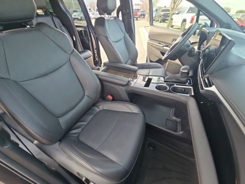 Used 2025 Toyota Sienna Limited image 10