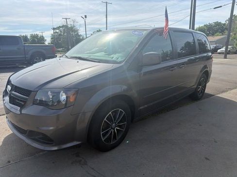 Used 2017 Dodge Grand Caravan SE FWD image 7