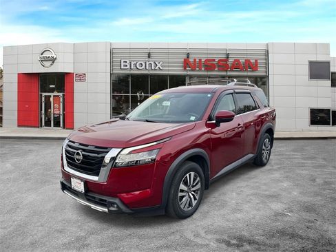 Used 2022 Nissan Pathfinder SL image 4