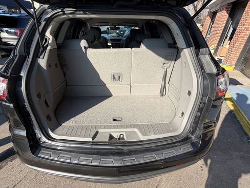 Used 2017 Chevrolet Traverse LT image 11