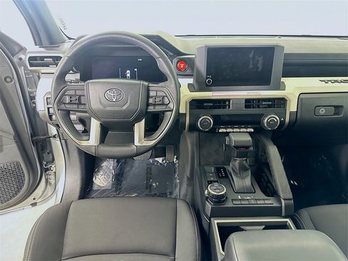 Used 2024 Toyota Tacoma TRD Off-Road image 17