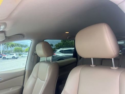 Used 2017 Nissan Pathfinder SL FWD image 21