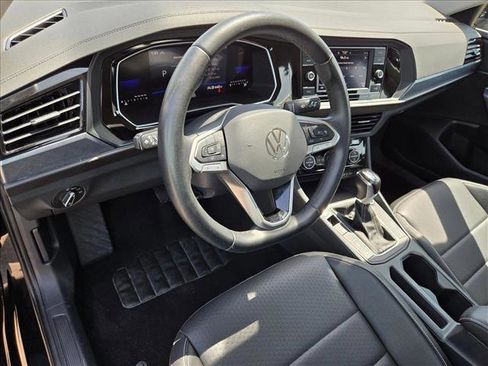 Used 2024 Volkswagen Jetta SE FWD image 10