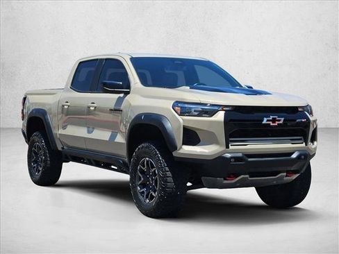 Used 2023 Chevrolet Colorado ZR2 w/ ZR2 Convenience Package III AWD/4WD image 2