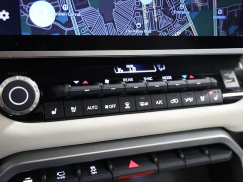 Used 2025 Toyota Sequoia Capstone AWD/4WD image 32