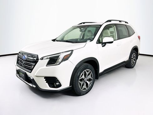 Used 2023 Subaru Forester Premium AWD/4WD image 3