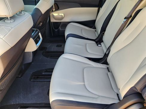 New 2026 Kia Carnival EX image 19