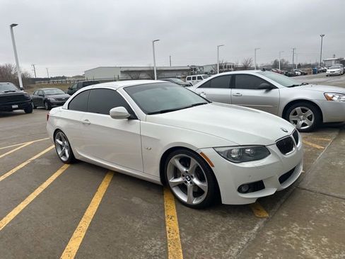 Used 2013 BMW 335i Convertible image 2