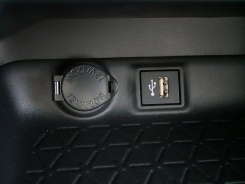 Certified 2025 Toyota RAV4 LE image 30