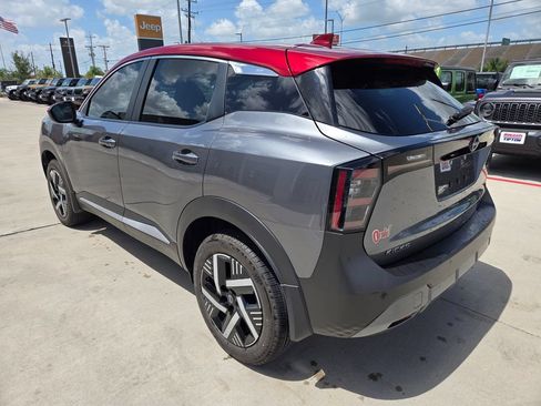 Used 2025 Nissan Kicks SV FWD image 5