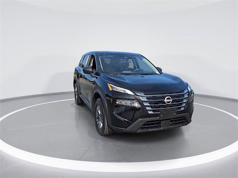 Used 2024 Nissan Rogue S image 2