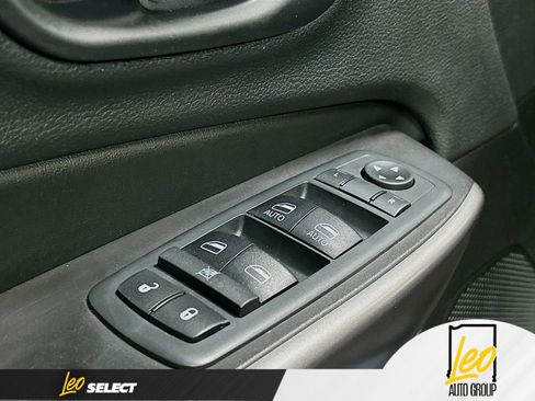 Used 2019 Jeep Cherokee Latitude Plus w/ Comfort/Convenience Group image 17