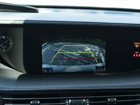 Used 2019 Lexus LS 500 F Sport w/ Accessory Package (Z2) AWD/4WD image 33