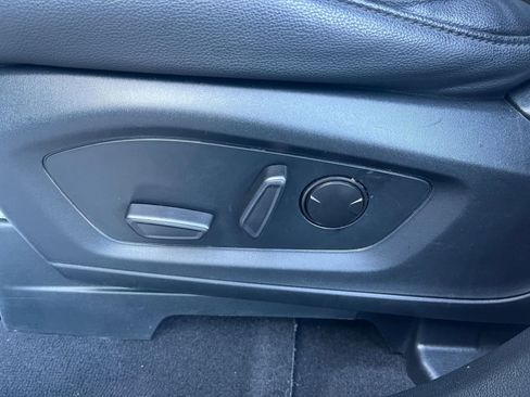 Used 2023 Ford Explorer Limited image 23