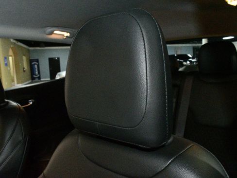 Used 2019 Jeep Compass Latitude w/ Popular Equipment Group image 9