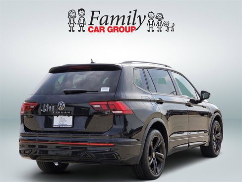 Used 2023 Volkswagen Tiguan SE R-Line image 4