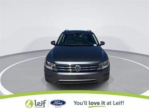 Used 2018 Volkswagen Tiguan SE w/ Panoramic Sunroof Package image 3