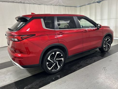Used 2024 Mitsubishi Outlander SE AWD/4WD image 2