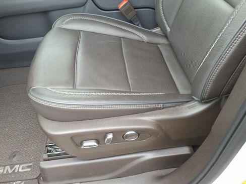 Used 2024 GMC Yukon XL Denali w/ Advanced Technology Package image 23