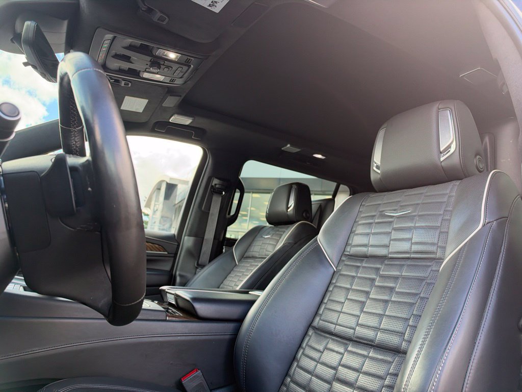 Used 2023 Cadillac Escalade ESV Sport Platinum w/ LPO, ONYX Package AWD/4WD image 17