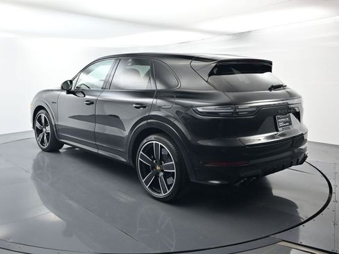 Certified 2022 Porsche Cayenne Turbo S AWD/4WD image 3