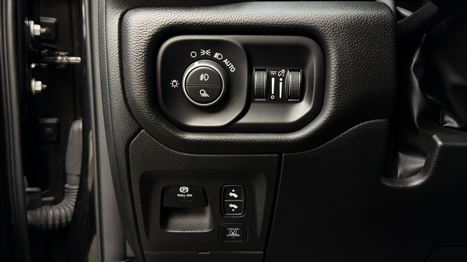 Used 2025 RAM 1500 Big Horn AWD/4WD image 32