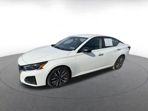 Used 2025 Nissan Altima 2.5 SV image 7