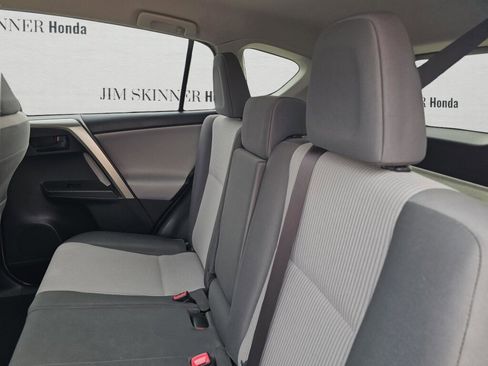 Used 2014 Toyota RAV4 LE image 30