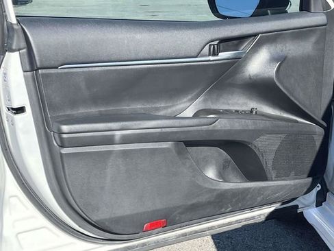 Used 2024 Toyota Camry SE image 14