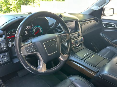 Used 2019 GMC Yukon Denali w/ Denali Ultimate Package AWD/4WD image 3