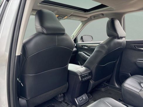 Used 2020 Toyota Highlander Limited image 33